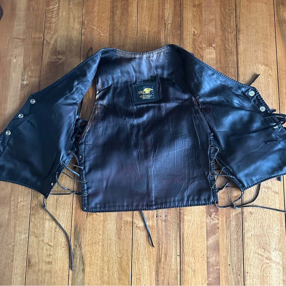 Vintage Fringe Leather Vest - Picture 10 of 13